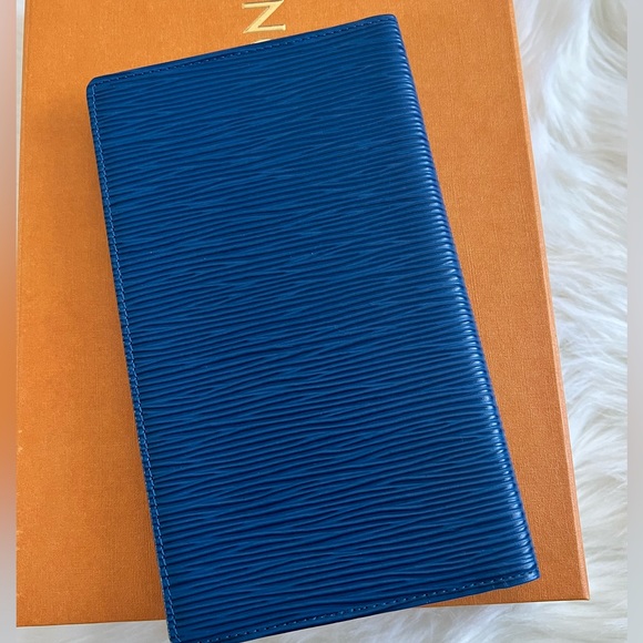 Authentic Louis Vuitton Card Holder - Picture 8 of 9